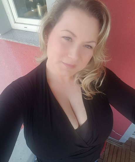 pati rose_ model high quality photo