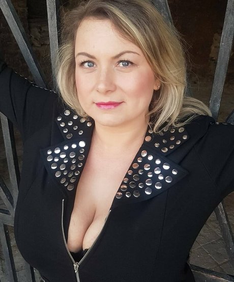 pati rose_ erotic model image