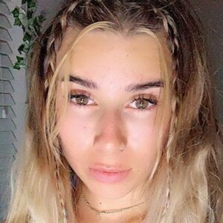 Butterflybbyyyy top pornstar photo