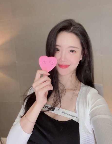 tamimi model high quality photo