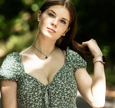 anoukjhn model erotic image