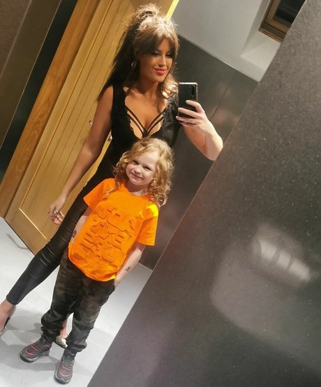 Vicki Walker art actress pictures