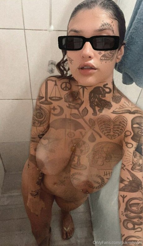 Pamviviani exclusive model photo