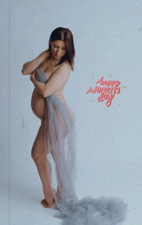 Elle Baker art actress image