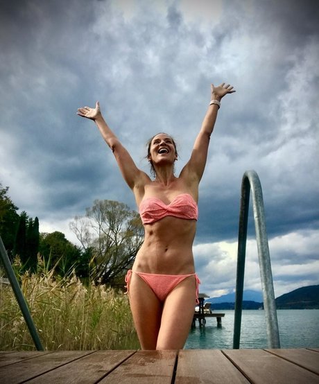 Amanda Byram model pornographic pic