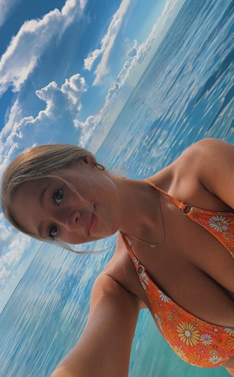 Alina Fernandez exclusive star photos