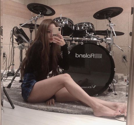 A Yeon model nude photos