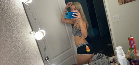 cort4shortt naked model photos