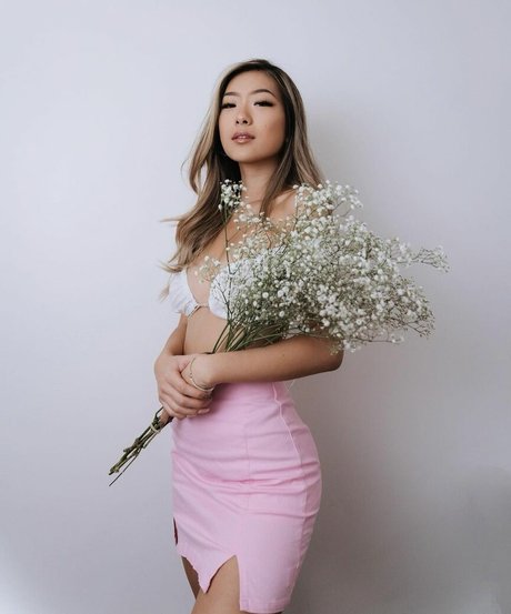 Gloriawuuu model top image