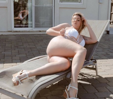 Bikinibee pornstar pic