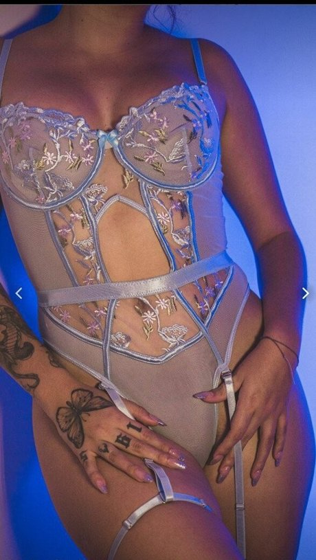 Marianyyaa naked model gallery