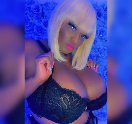 Londynn Vega model naked photo