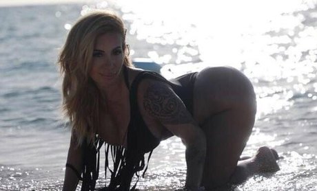 Victoria Lomba exclusive star photo