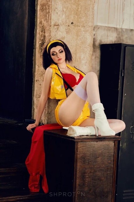 Shproton star nude images