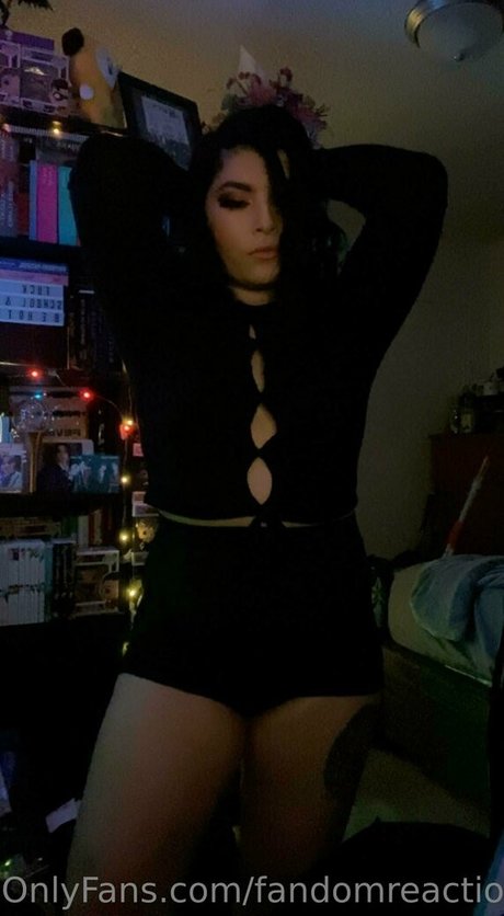 FandomReactions nice model pic