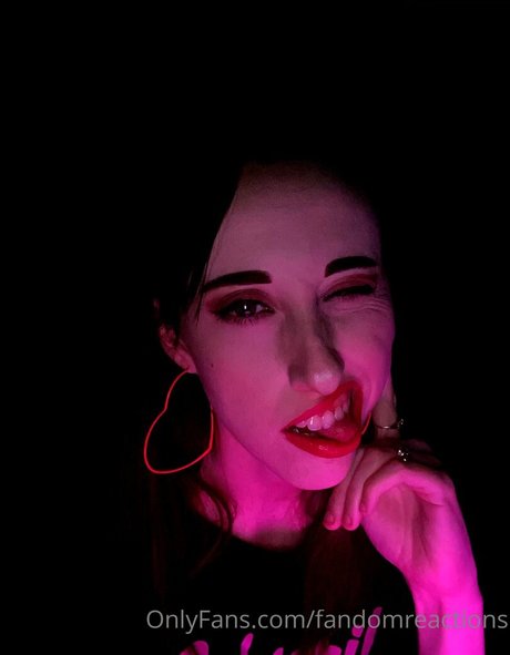 FandomReactions model pretty images