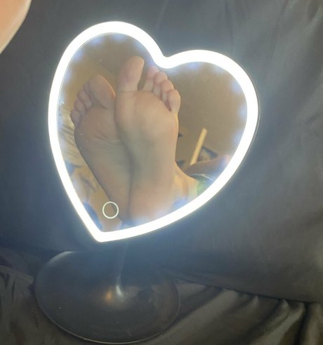 FandomReactions model adult photo