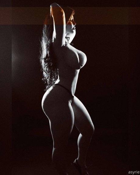 Asyrie model naked photos