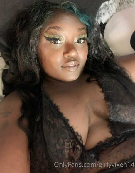 girlyvixxxen nudes model images