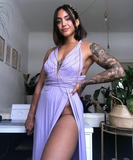 buff bunny98 model adult picture