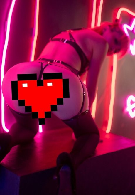 Sushimonstuh model nude img