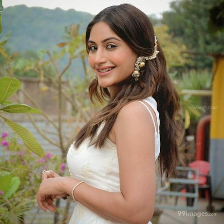 Surbhi Chandna model pretty picture