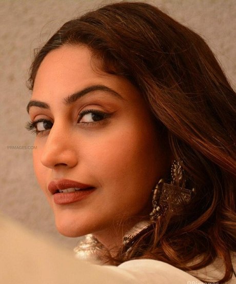 Surbhi Chandna star top pictures