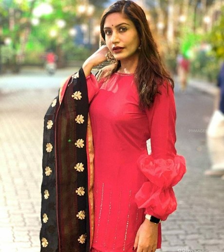 Surbhi Chandna pornstar nice pic