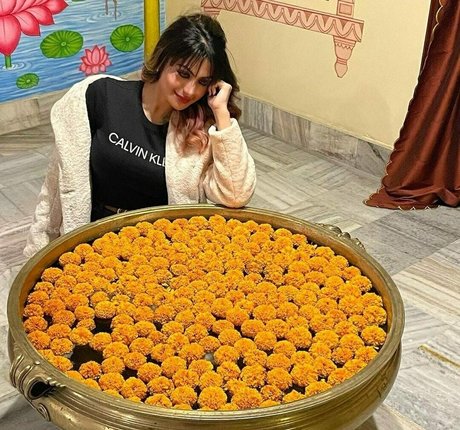 Suhaani Laskar sexy star photos