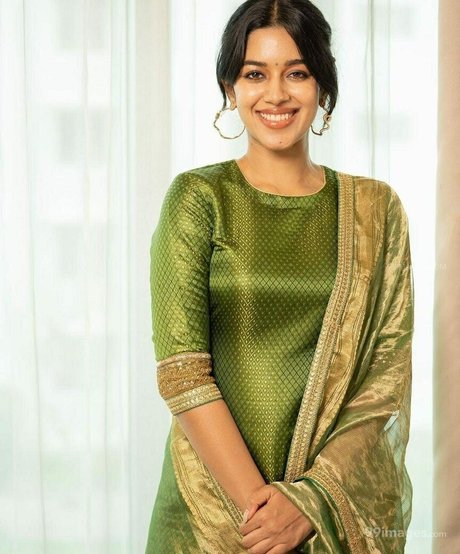 Mirnalini Ravi model nice pics