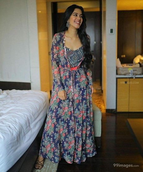 Mirnalini Ravi star hot img