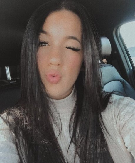 Shelby Dias high quality model photo