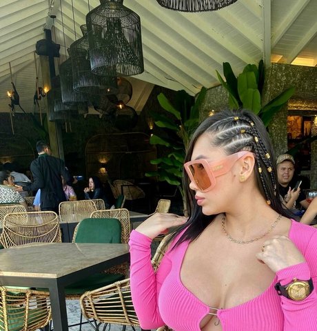 Bombshell Mel nude pornstar pic