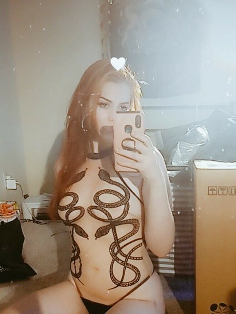 SmokeAndSomno model free pics