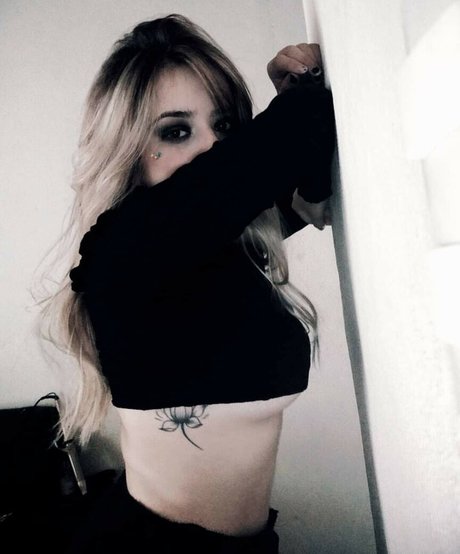 Rafaela Riggs model top gallery