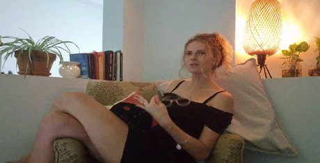 Sieren__Pole erotic actress pictures