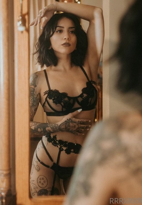 rrrxrrr nude model pic