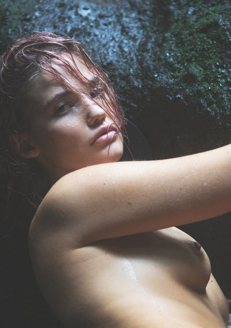 Ishh naked pornstar img