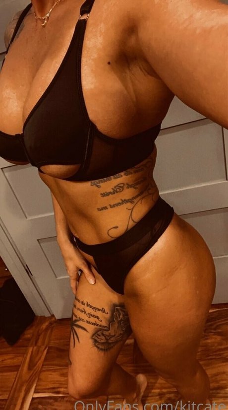 it kit nude actress img