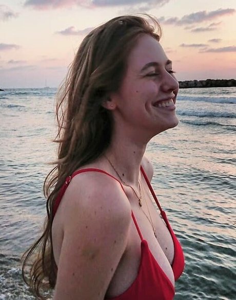 Roni Kempinski naked model pictures