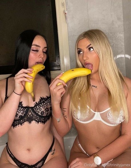 monchymoo model nude photos