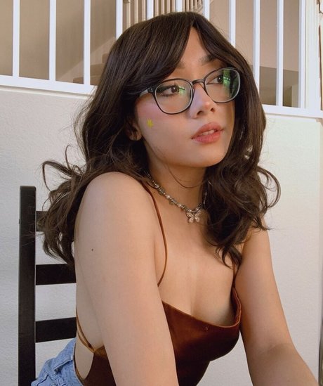 honeebell model xxx image