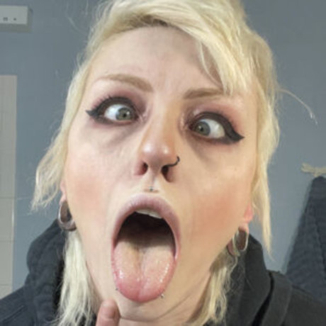 Echo Voxx beautiful model image