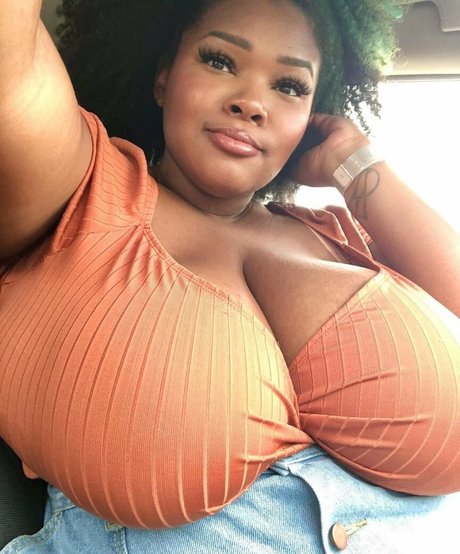 MsMoodyBB sexy model img