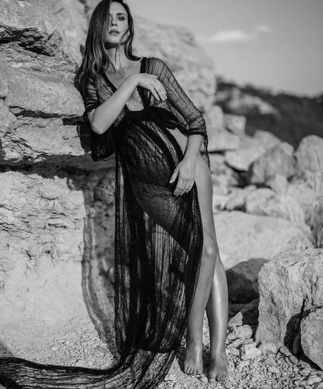 Odette Annable beautiful actress image