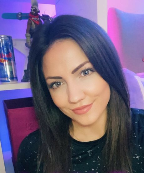 KayPea nude model img