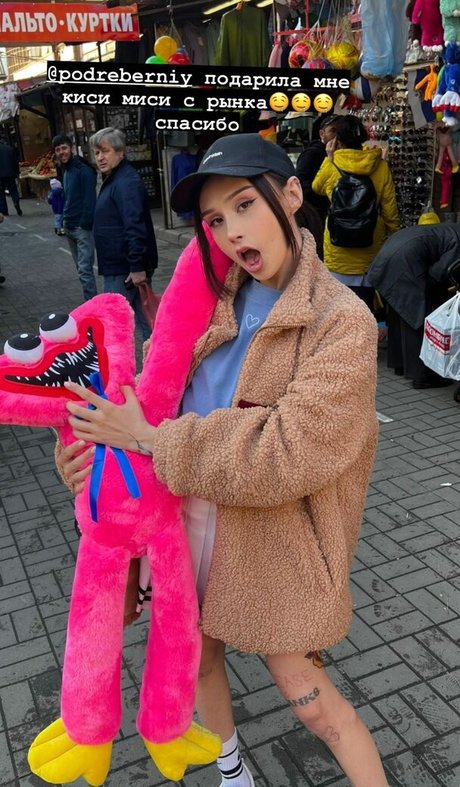 Amy Split nude model pictures