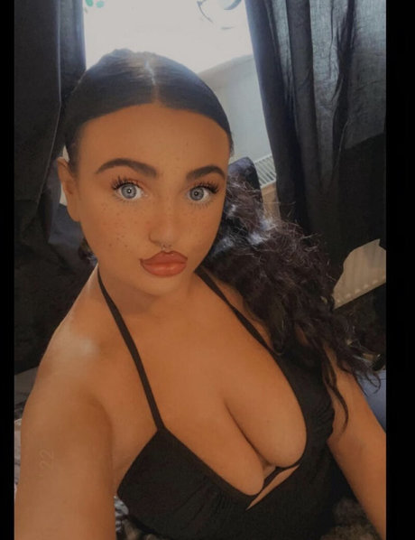 Jade Boland star top photos