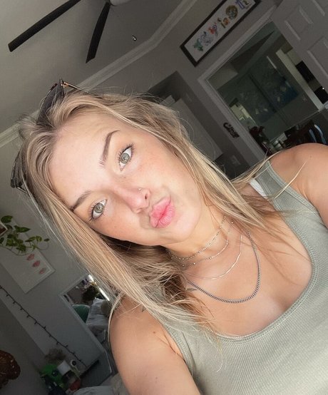 it s the taylor nudes model image