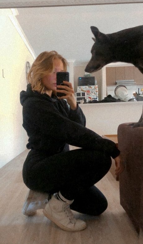 QAEKZ beautiful pornstar picture